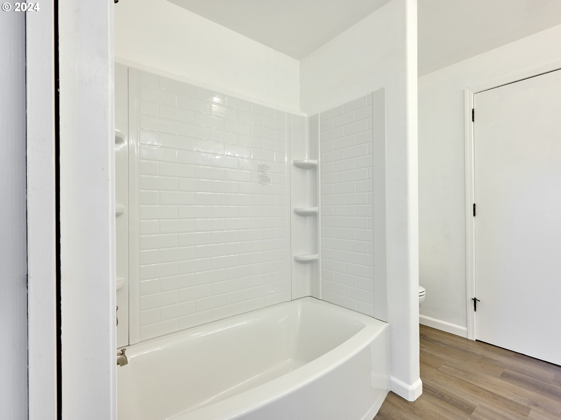 12795 Beck Road Dallas, OR 97338 - Photo 15 of 48 a bathroom with a bathtub