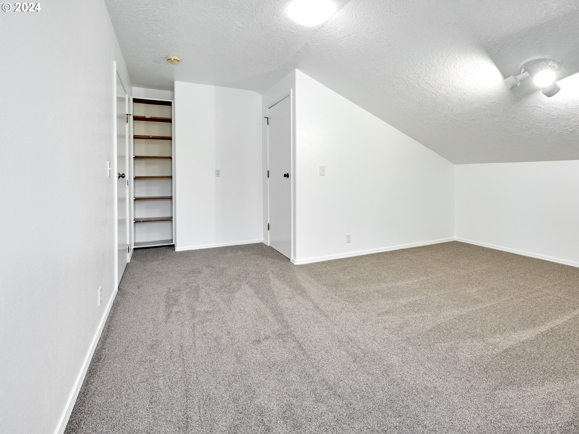 12795 Beck Road Dallas, OR 97338 - Photo 19 of 48 an empty room with a empty space