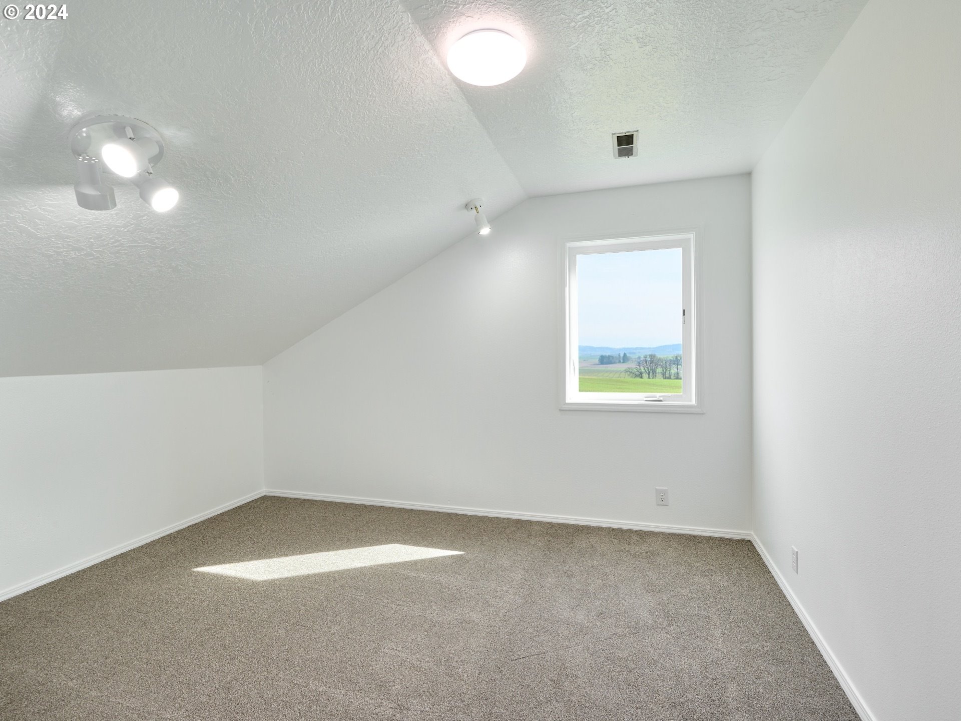 12795 Beck Road Dallas, OR 97338 - Photo 22 of 48 an empty room with a empty space and window