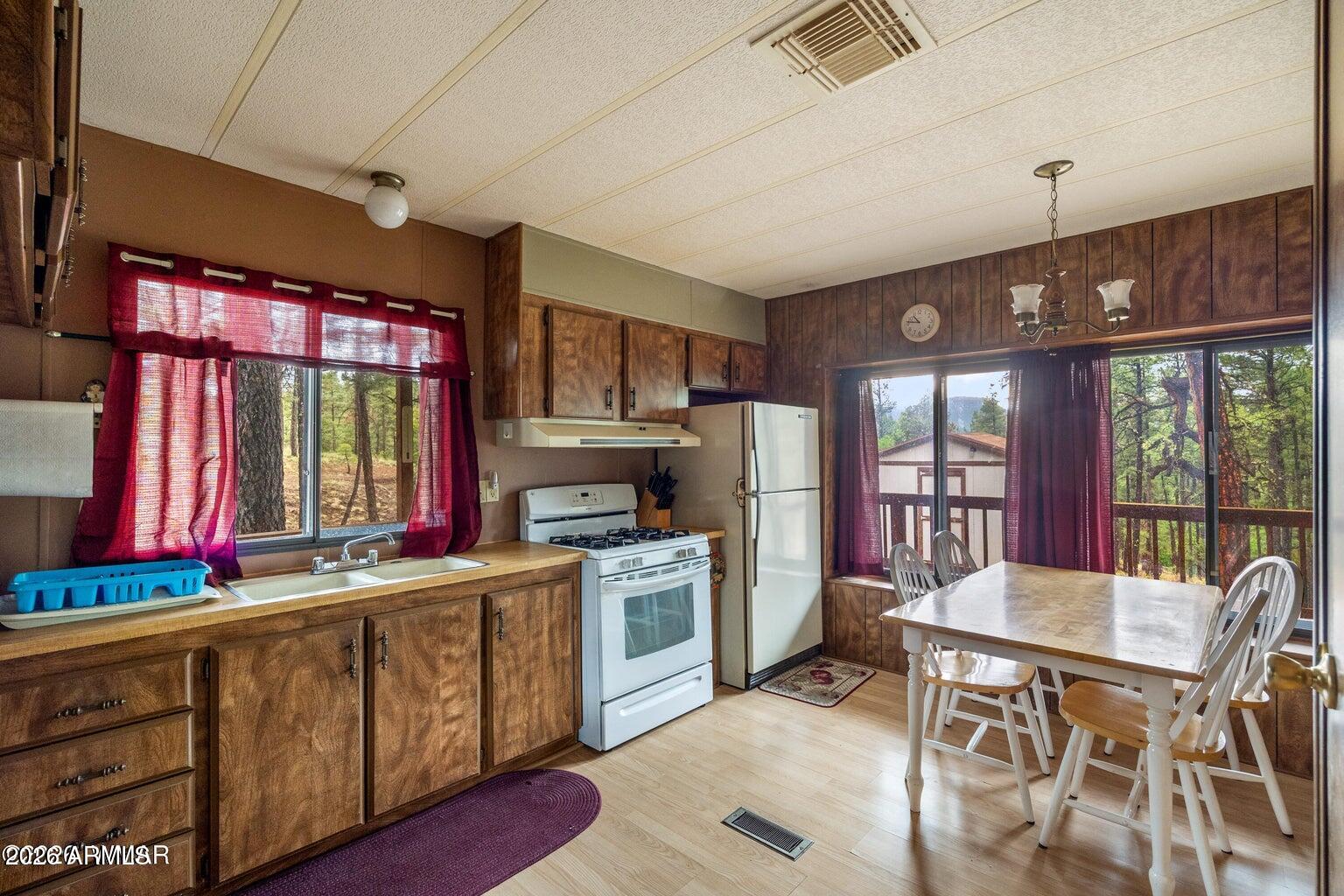 29 North County Road Alpine, AZ 85920 - Photo 8 of 29