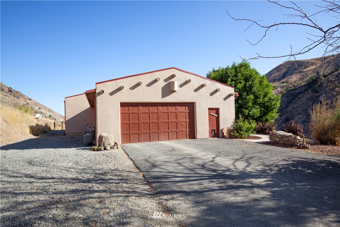 3972 Squilchuck Road Wenatchee, WA 98801 - Photo 2 of 28 Gallery Image 2