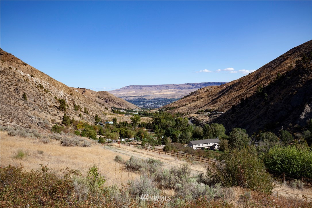 3972 Squilchuck Road Wenatchee, WA 98801 - Photo 3 of 28 Gallery Image 3