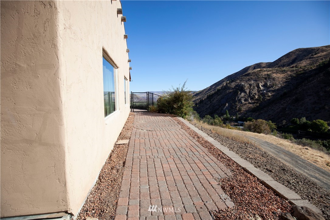 3972 Squilchuck Road Wenatchee, WA 98801 - Photo 7 of 28 Gallery Image 7