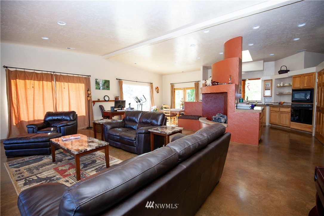 3972 Squilchuck Road Wenatchee, WA 98801 - Photo 9 of 28 Gallery Image 9