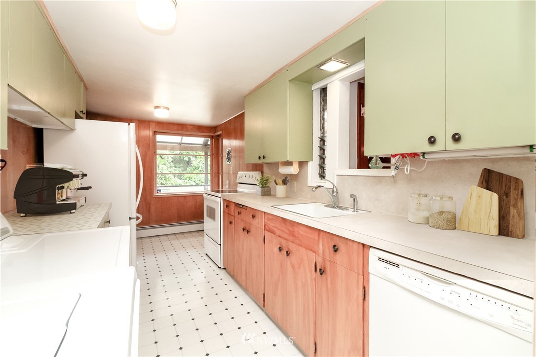 2133 North 115th Street Seattle, WA 98133 - Photo 7 of 22