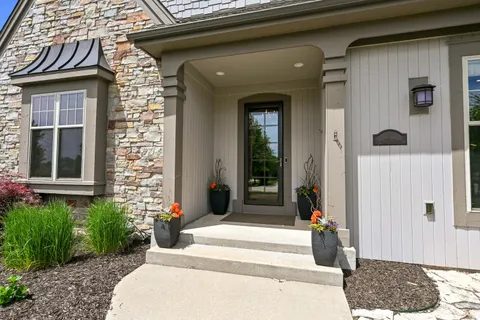 $1,350,000 | 11511 Oakview Court, Mequon, WI 53092
