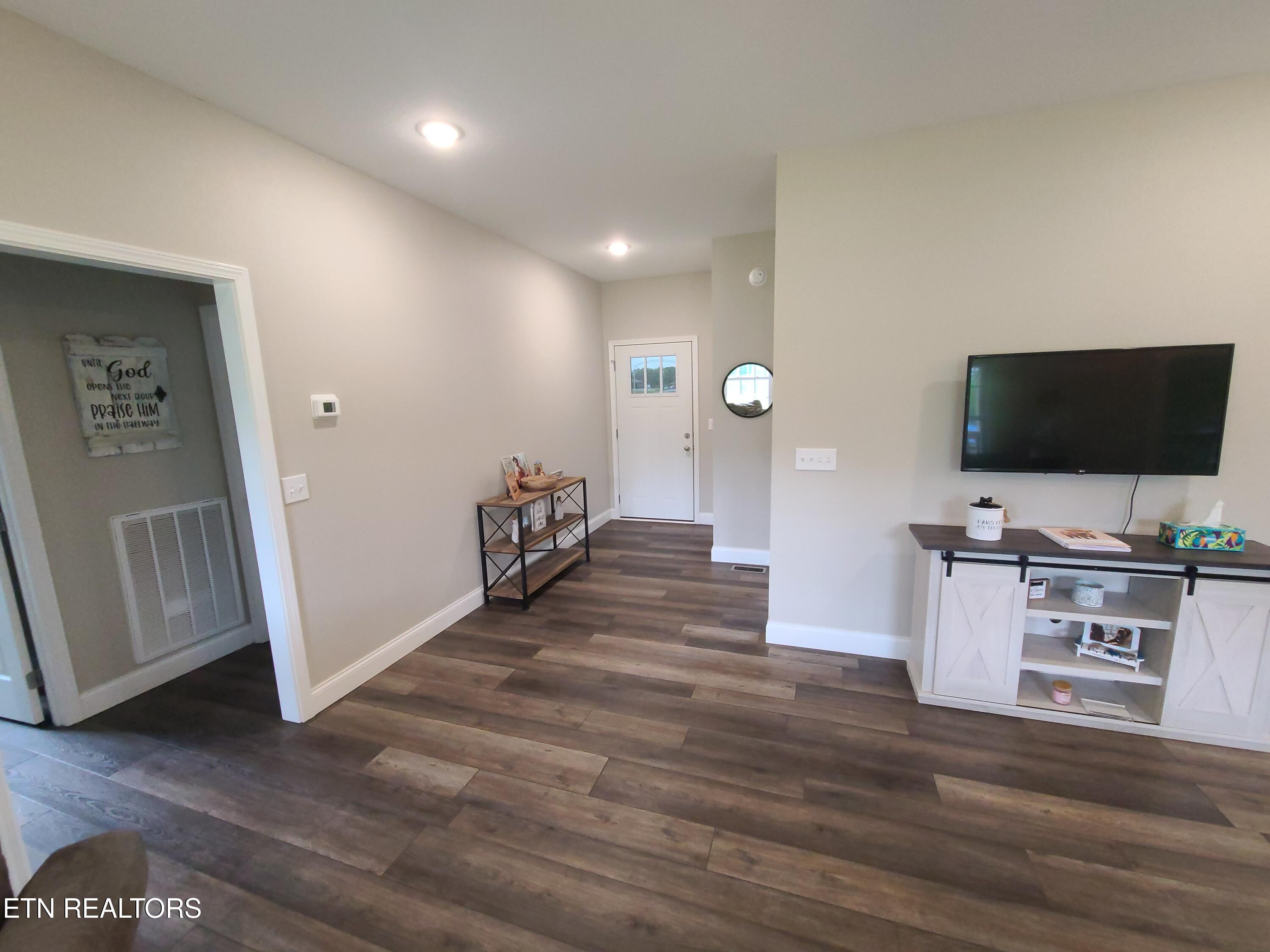 106 Maca Ridge Circle Clarkrange, TN 38553 - Photo 4 of 21 Entry