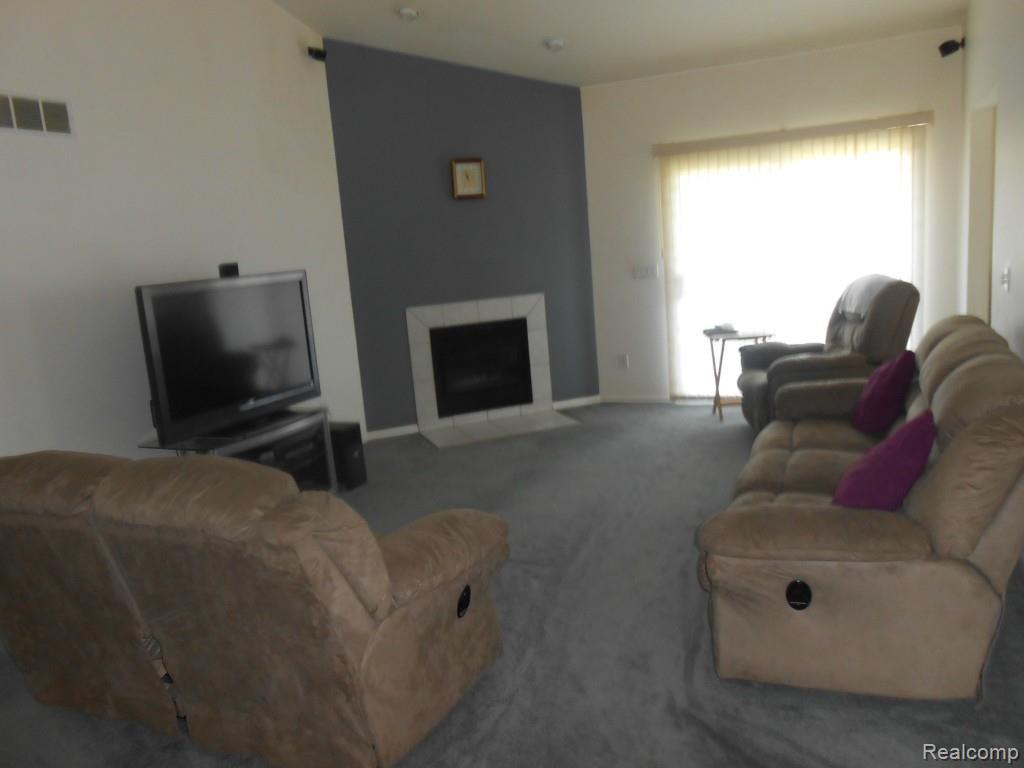 2099 Eagling Road Memphis, MI 48041 - Photo 11 of 25 DSCN5587.jpg