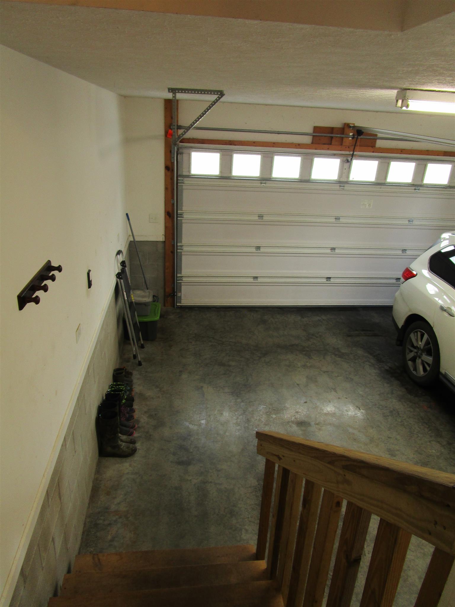 136 North Leath Road Portland, TN 37148 - Photo 26 of 30 a view of car garage