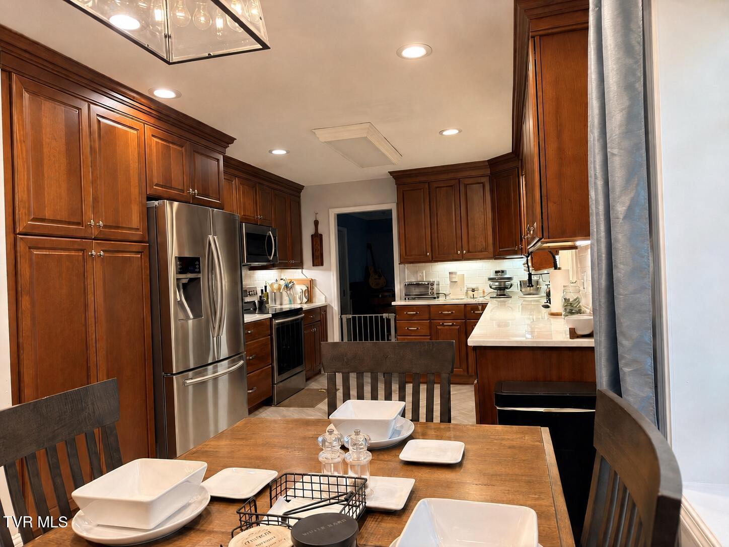 4417 Stagecoach Road Kingsport, TN 37664 - Photo 10 of 54 Kitchen