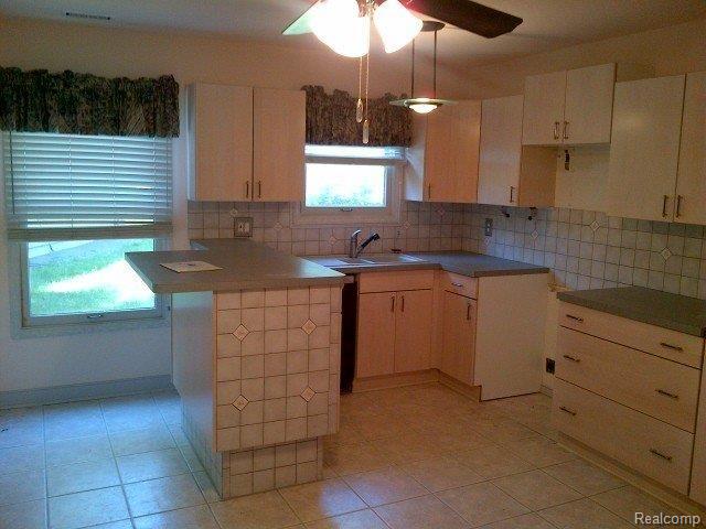 4790 Siebert Road Waterford, MI 48328 - Photo 5 of 10 IMG-20120614-05351.jpg