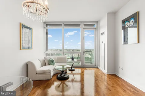 $380,000 | 901 North Penn Street, Unit F1609, Philadelphia, PA 19123