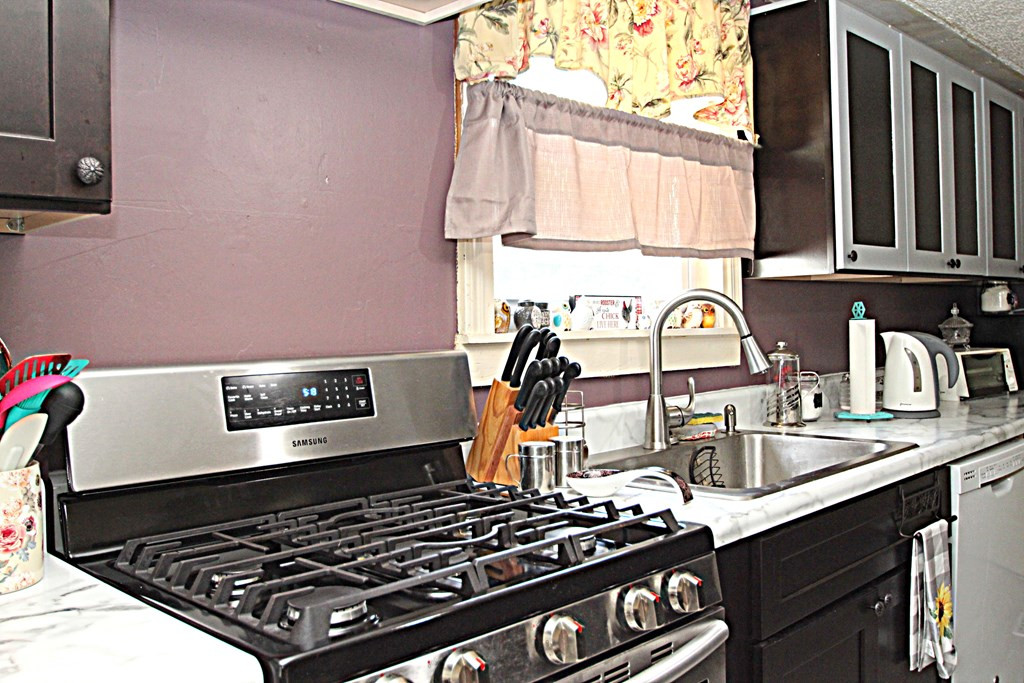 3120 Ditmas Road Augusta, GA 30906 - Photo 8 of 18 Gas stove