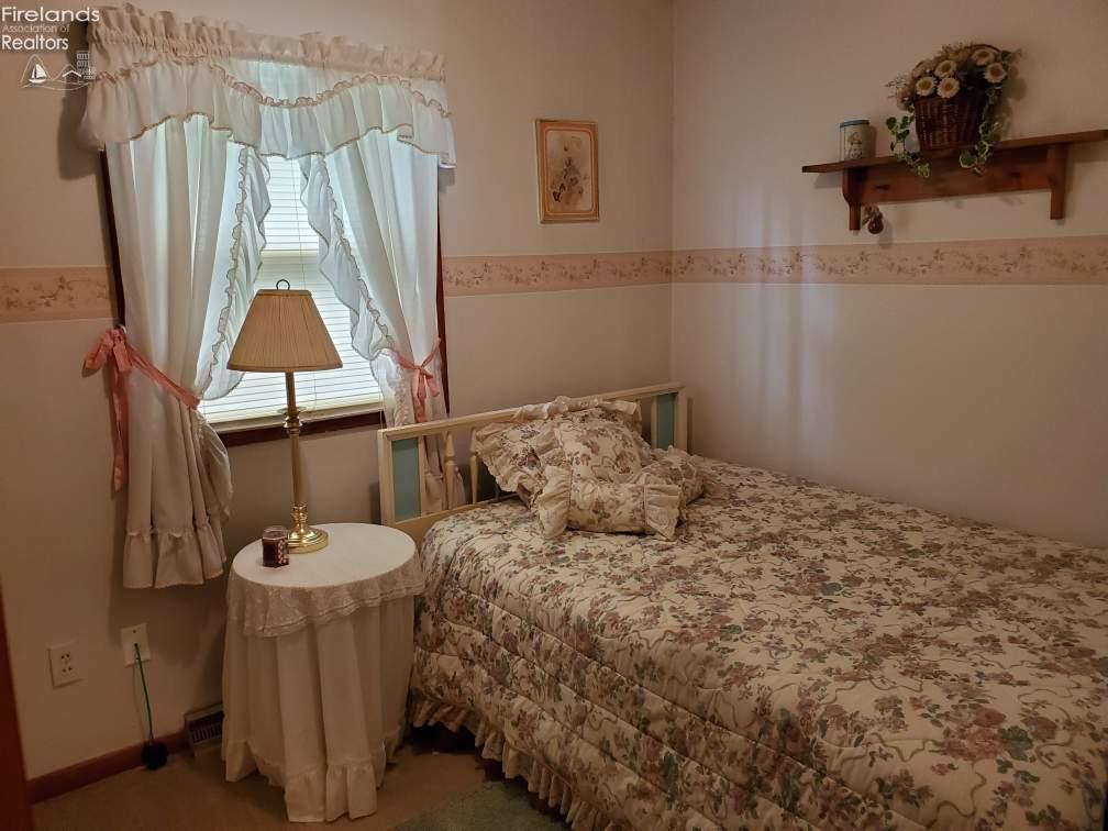 48592 Russia Road Amherst, OH 44001 - Photo 5 of 11 Gallery Image 5