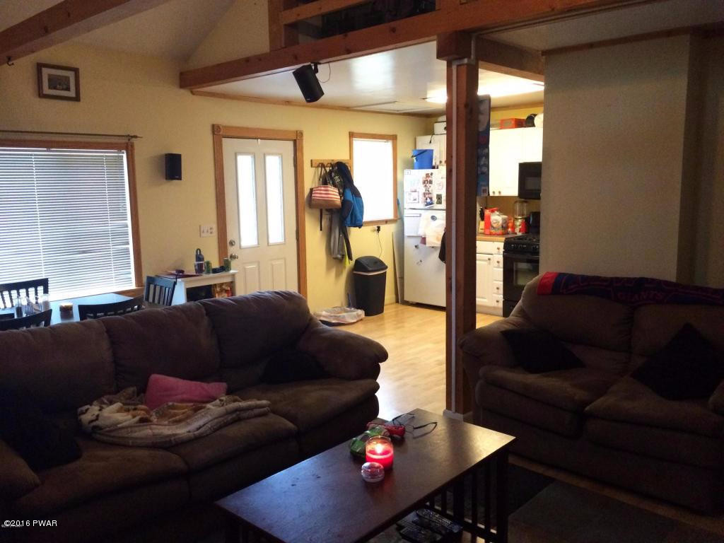 139 Dirk Road Tafton, PA 18464 - Photo 17 of 37 17 Living Room