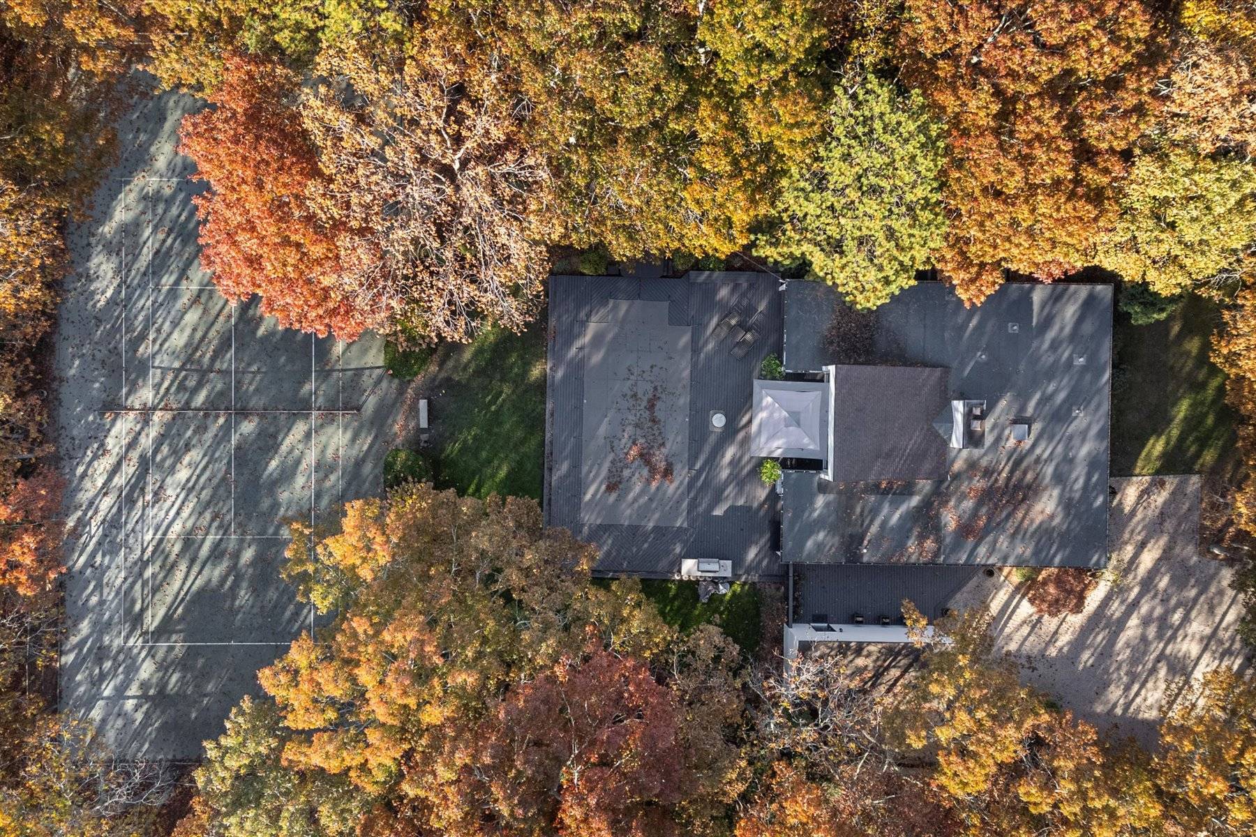 25 North Quarter Road Westhampton, NY 11977 - Photo 20 of 27 a view of a wooden house with a large tree