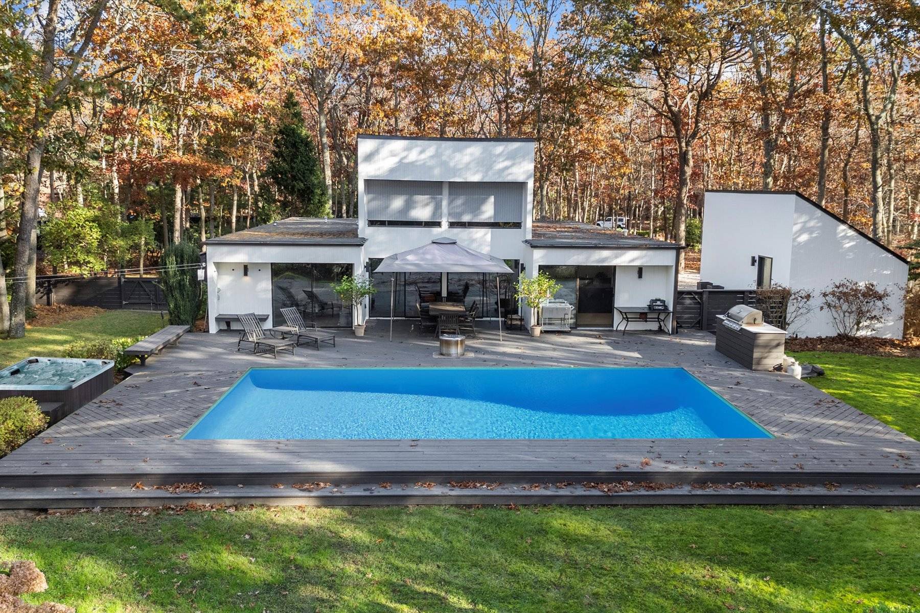 25 North Quarter Road Westhampton, NY 11977 - Photo 22 of 27 a swimming pool with outdoor seating and yard