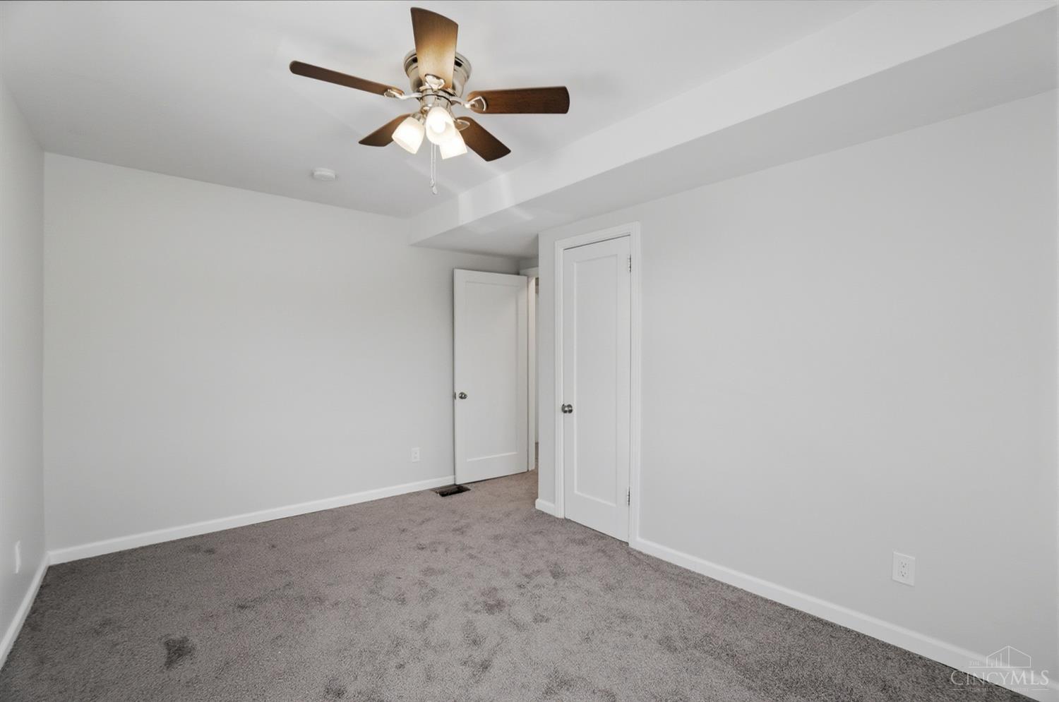2807 West Galbraith Road Cincinnati, OH 45239 - Photo 13 of 32