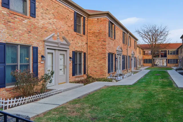 $2,150 | 1746 Sessions Walk, Unit 1746, Hoffman Estates, IL 60169