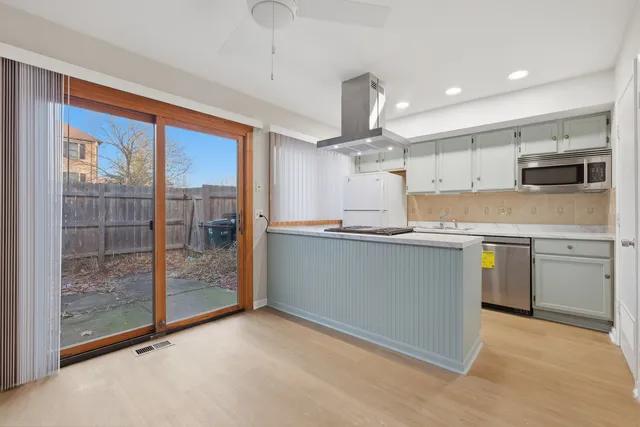 $2,150 | 1746 Sessions Walk, Unit 1746, Hoffman Estates, IL 60169