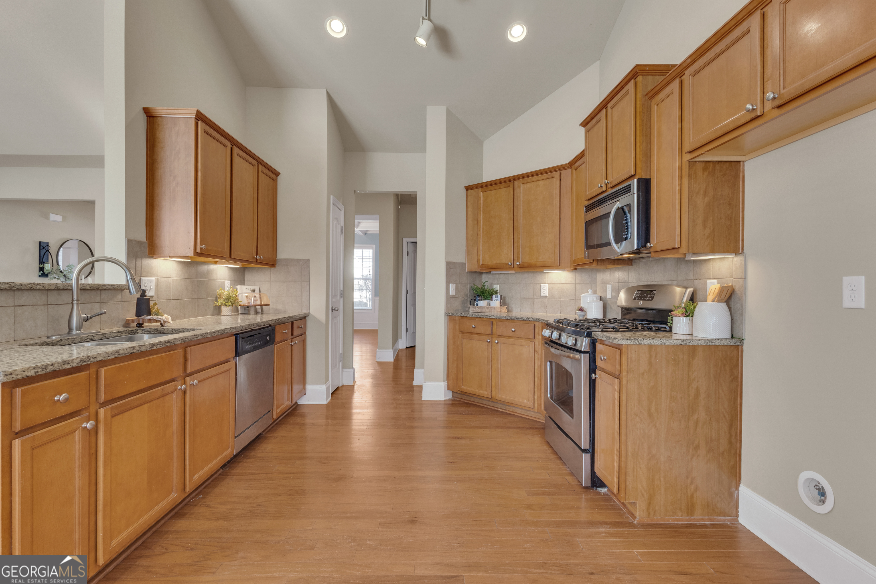 170 Savannah Drive Senoia, GA 30276 - Photo 27 of 60 a large kitchen with stainless steel appliances granite countertop a stove a sink dishwasher and a refrigerator