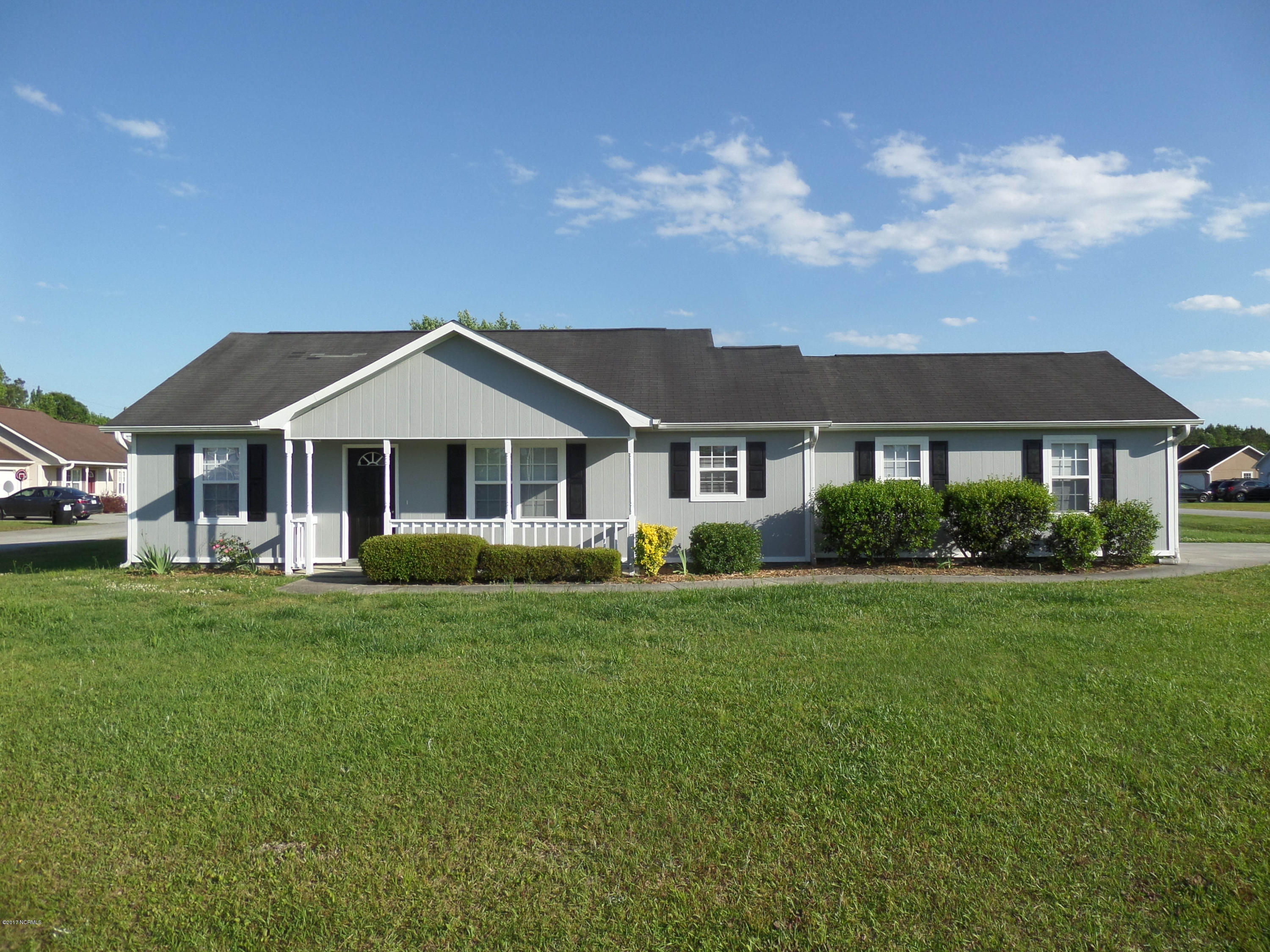401 Sumrell Way Hubert, NC 28539 - Photo 1 of 26 Nice corner lot