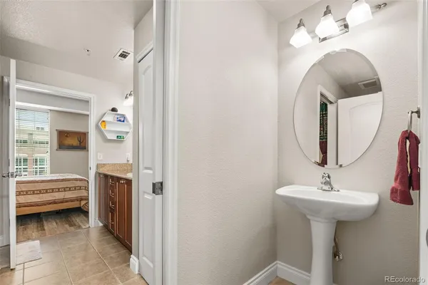 a en suite bathroom with a sink and a mirror