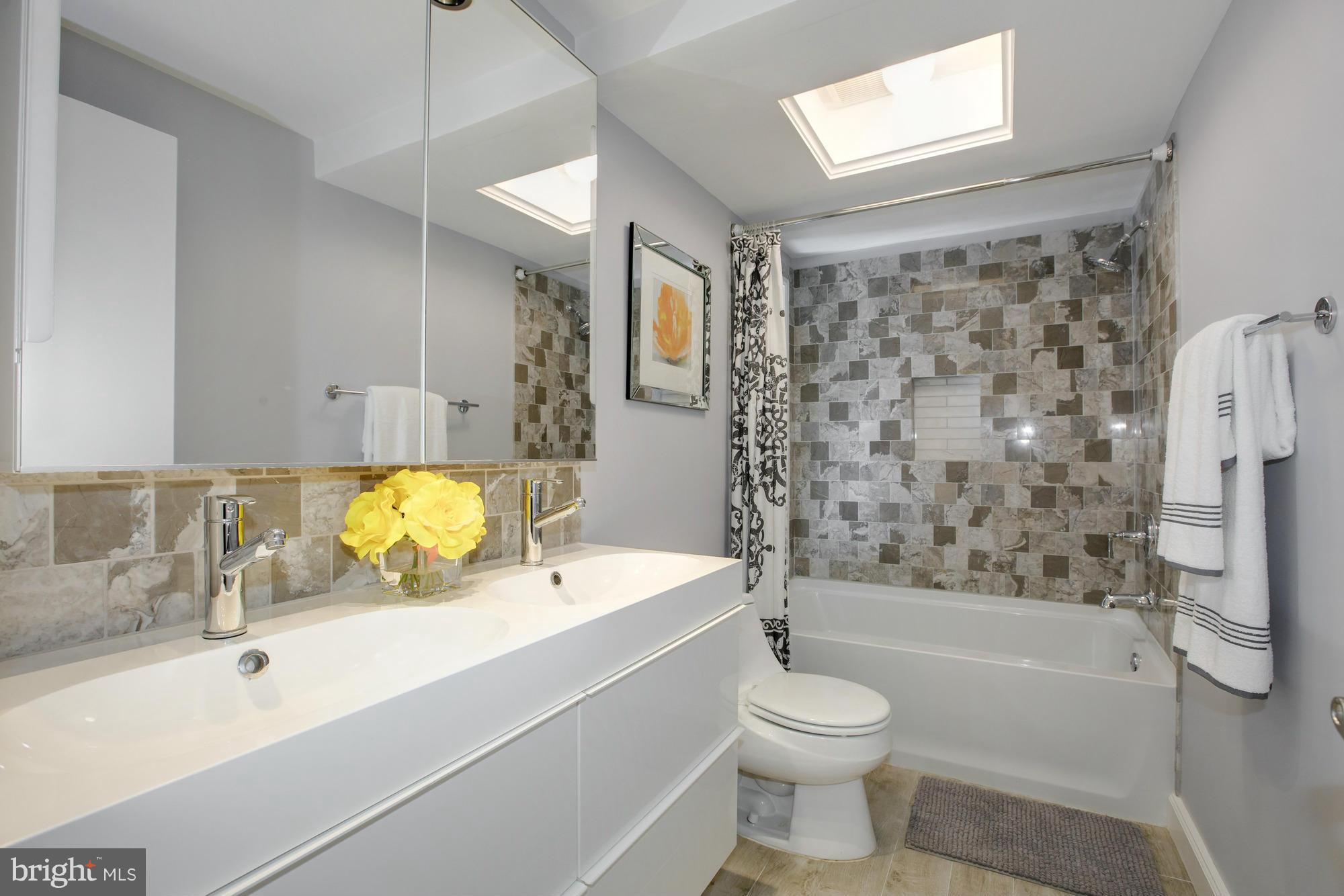2415 Andorra Place Reston, VA 20191 - Photo 16 of 30 Bath