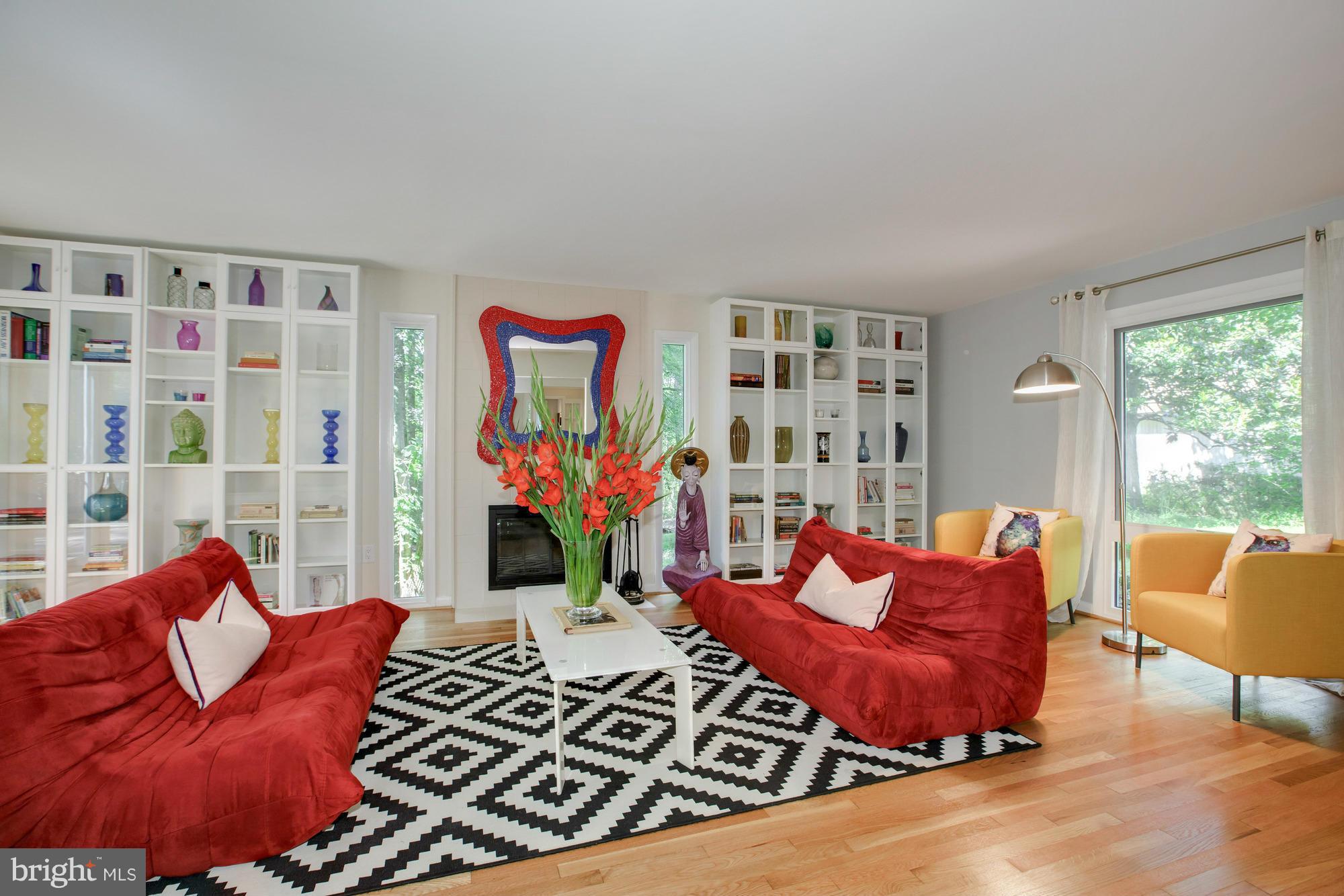 2415 Andorra Place Reston, VA 20191 - Photo 5 of 30 Living Room