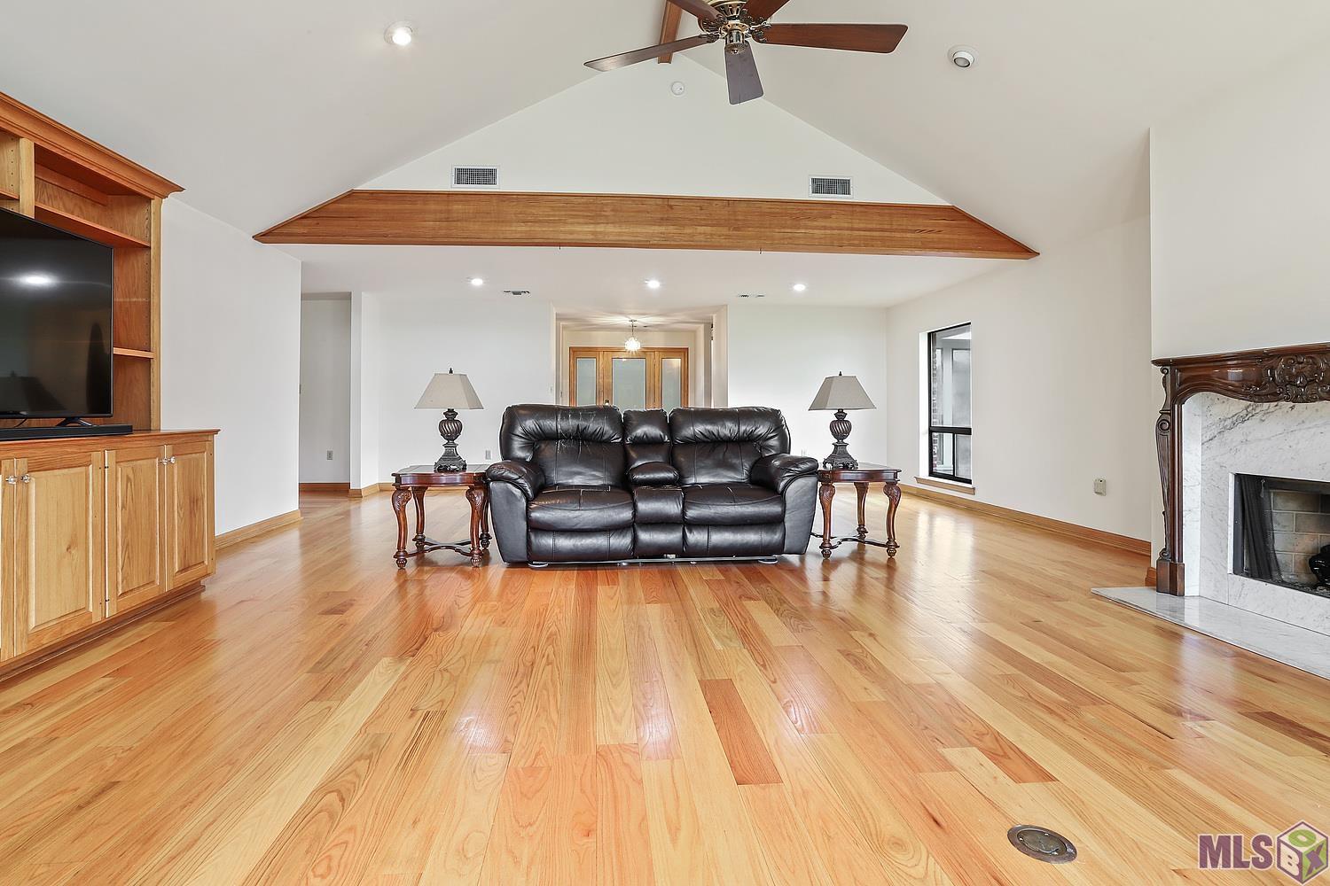 11675 Rue De Tonti Baton Rouge, LA 70810 - Photo 12 of 32 Living Room