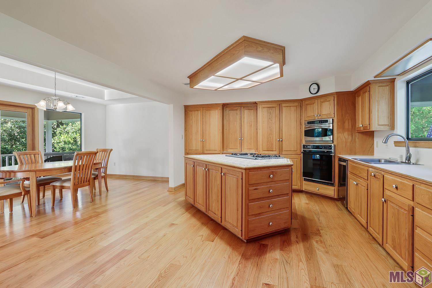 11675 Rue De Tonti Baton Rouge, LA 70810 - Photo 17 of 32 Kitchen and Dining Room