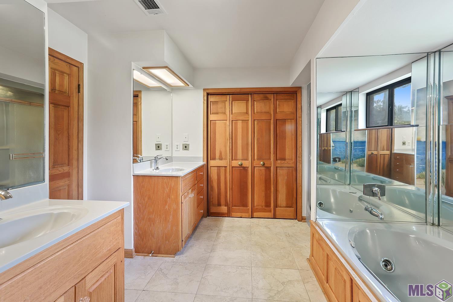 11675 Rue De Tonti Baton Rouge, LA 70810 - Photo 20 of 32 Primary Bathroom