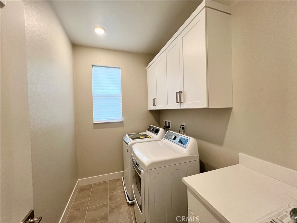 108 Chorus Irvine, CA 92618 - Photo 26 of 39 a utility room with dryer and washer