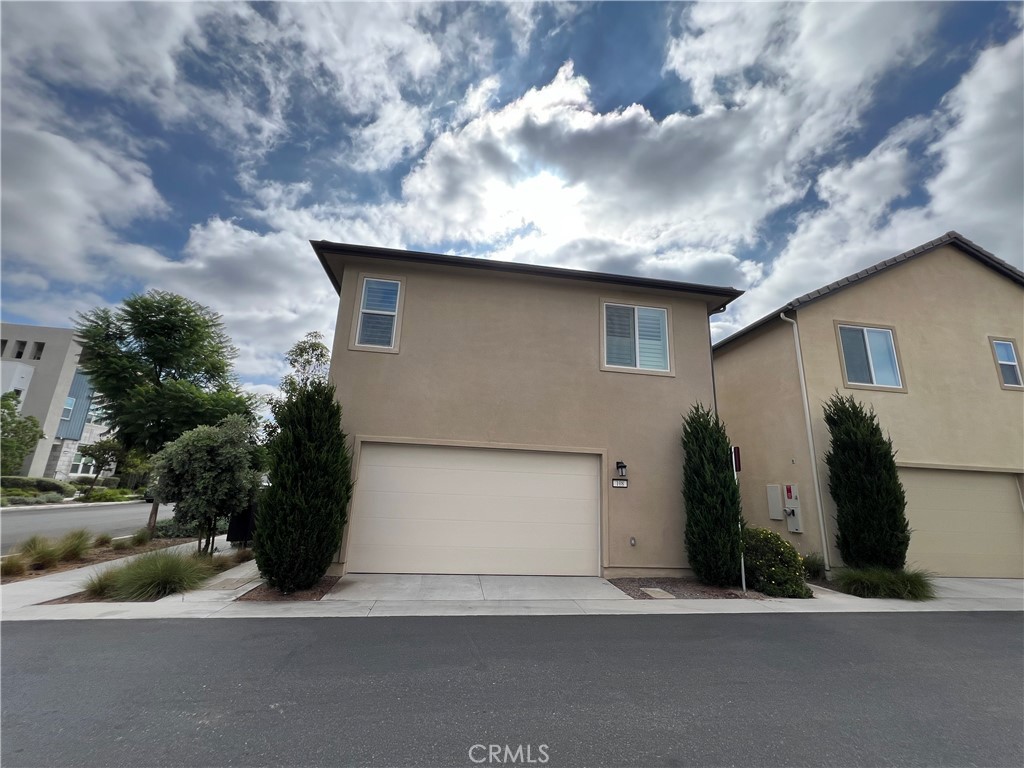 108 Chorus Irvine, CA 92618 - Photo 38 of 39 a house with a outdoor space