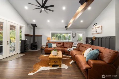 $998,000 | 11334 Farm To Market Road, Mount Vernon, WA 98273