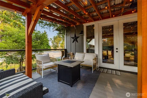 $998,000 | 11334 Farm To Market Road, Mount Vernon, WA 98273