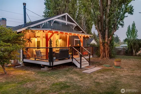 $998,000 | 11334 Farm To Market Road, Mount Vernon, WA 98273