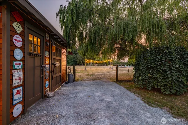 $1,055,000 | 11334 Farm To Market Road, Mount Vernon, WA 98273