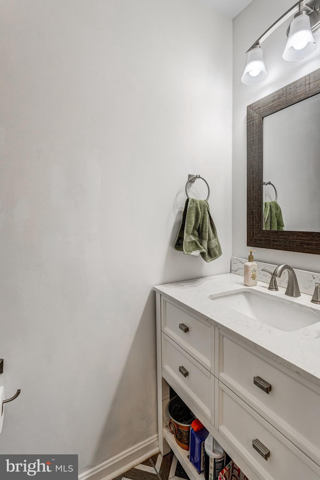 10118 Brandon Way Manassas, VA 20109 - Photo 12 of 43 Half Bath on Main Level