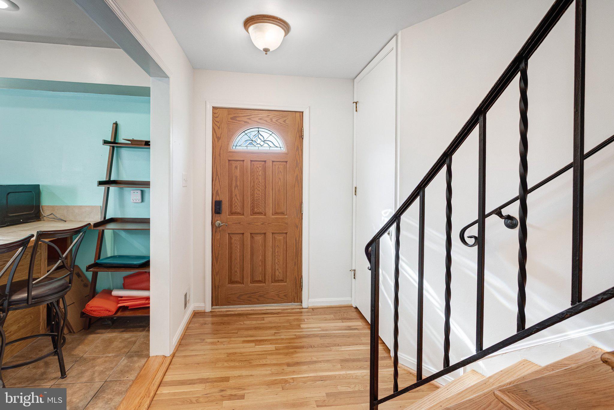 10118 Brandon Way Manassas, VA 20109 - Photo 13 of 43 View of front door from LR