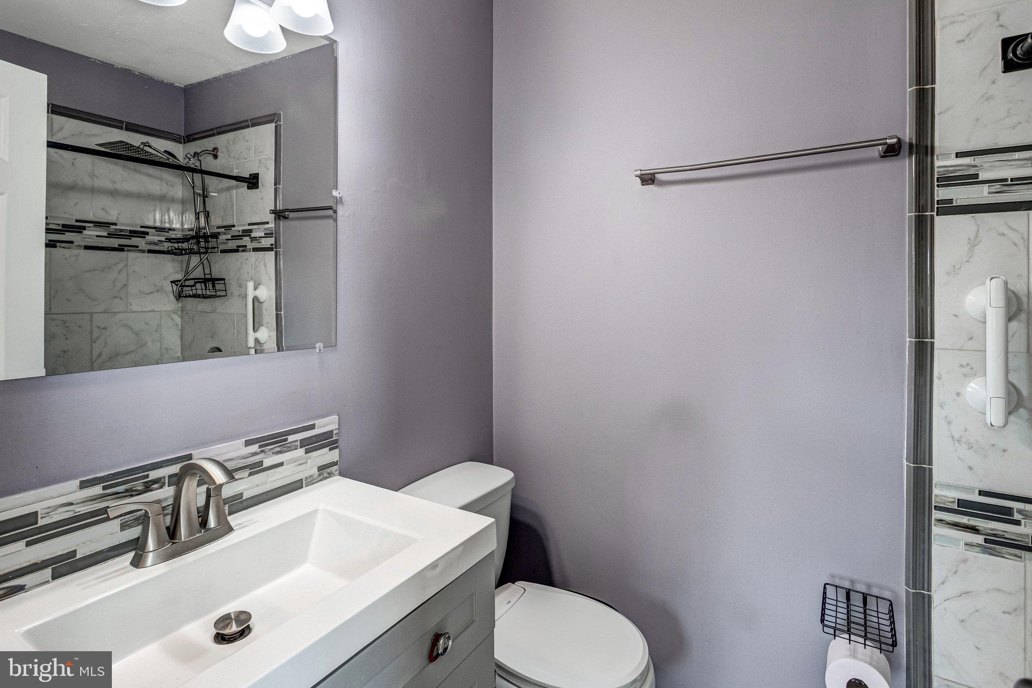 10118 Brandon Way Manassas, VA 20109 - Photo 18 of 43 Primary Bathroom