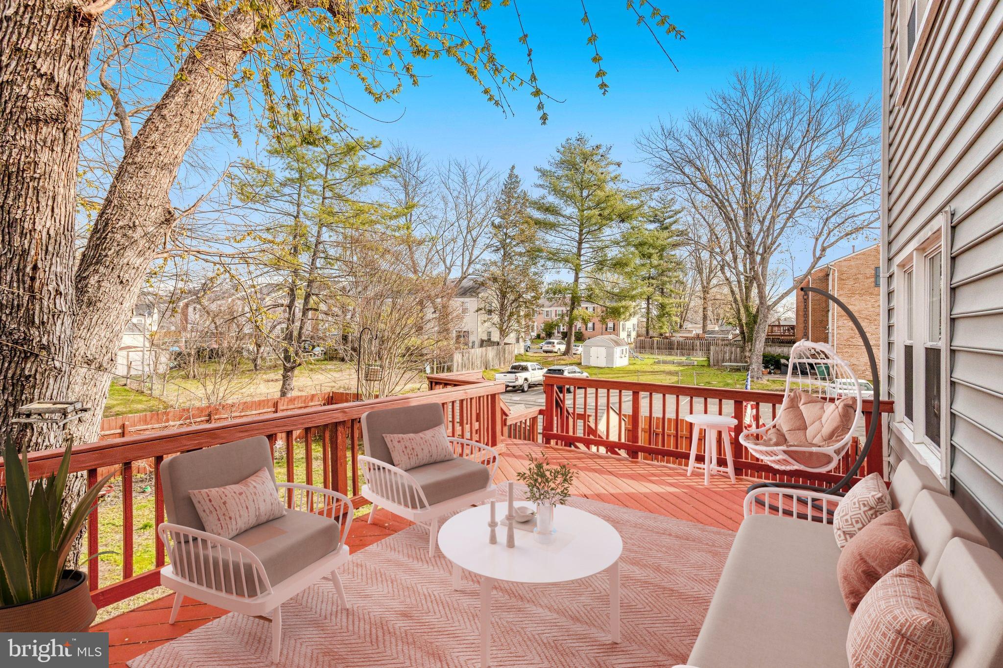 10118 Brandon Way Manassas, VA 20109 - Photo 32 of 43 Large Deck for Entertaining (Digital Staged)