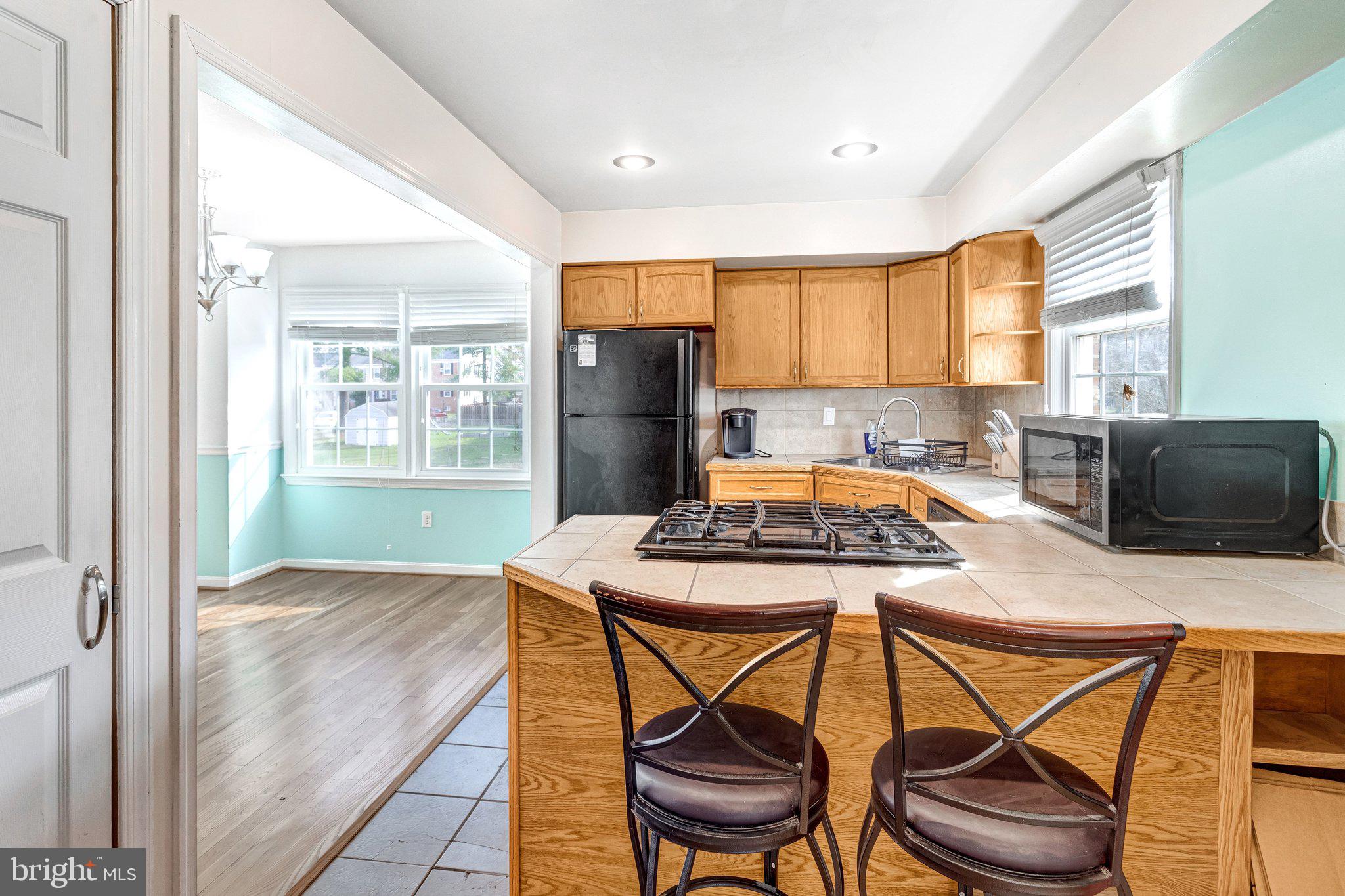 10118 Brandon Way Manassas, VA 20109 - Photo 4 of 43 Kitchen Island