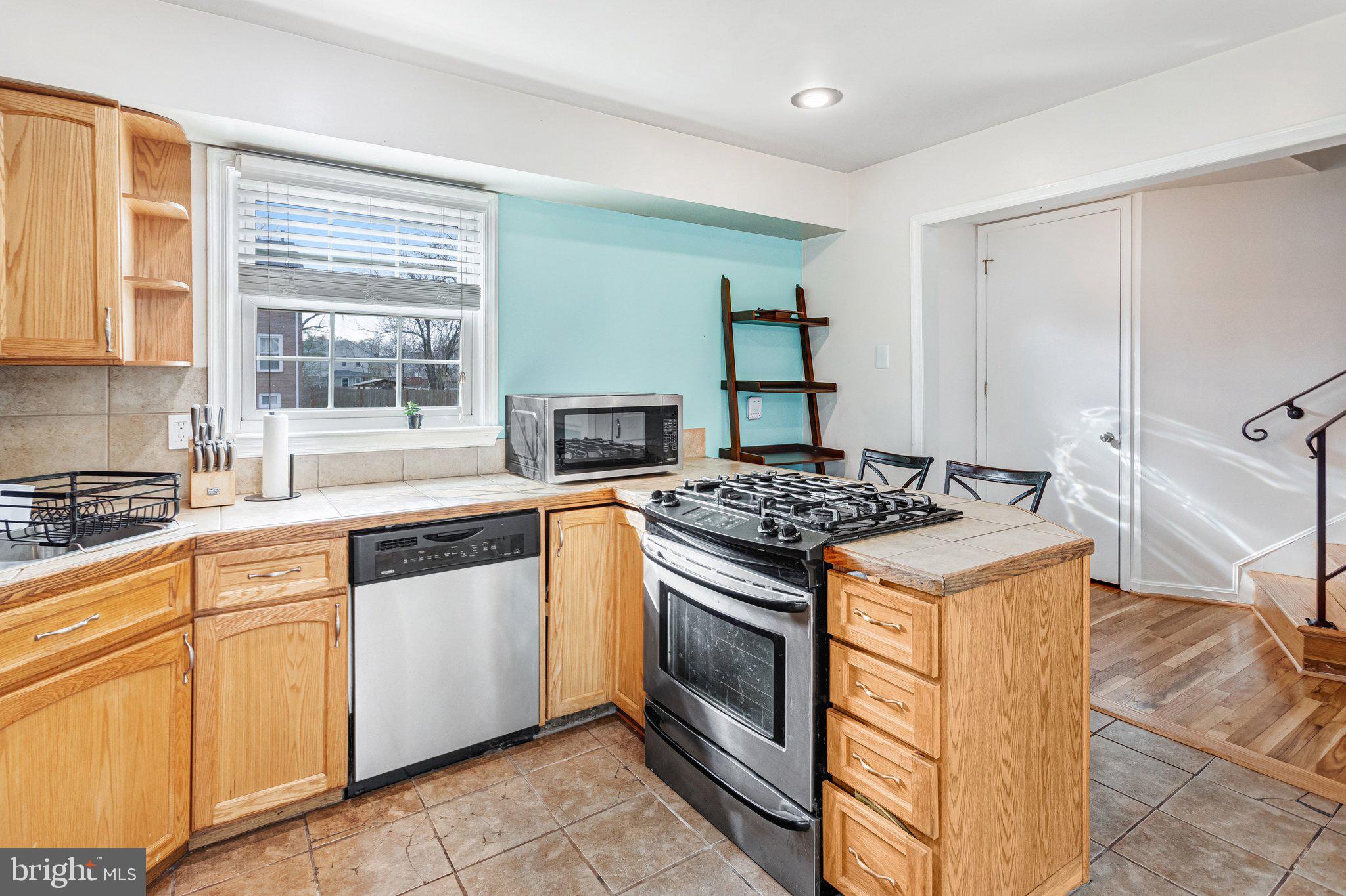 10118 Brandon Way Manassas, VA 20109 - Photo 6 of 43 Kitchen