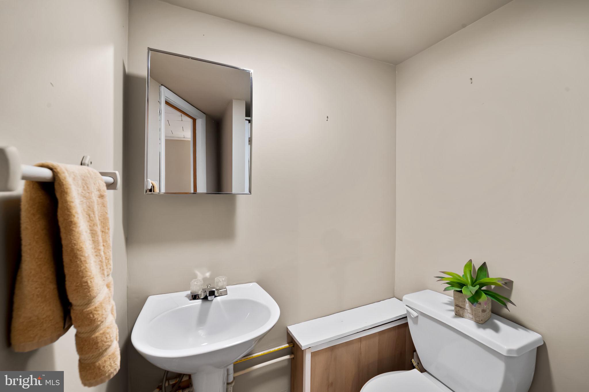 3432 Roland Avenue Baltimore, MD 21211 - Photo 20 of 28 Second level bath