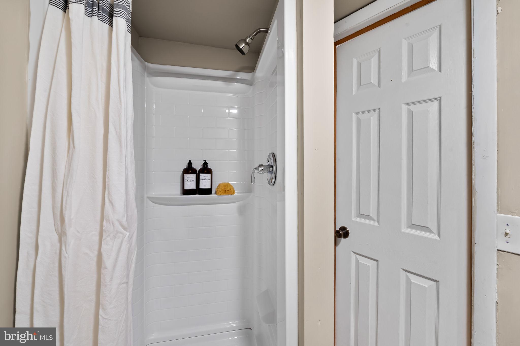 3432 Roland Avenue Baltimore, MD 21211 - Photo 21 of 28 second floor bath