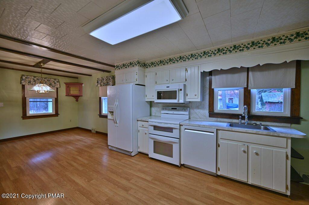 683 Gilbert Road Gilbert, PA 18331 - Photo 14 of 55 Kitchen / Dining
