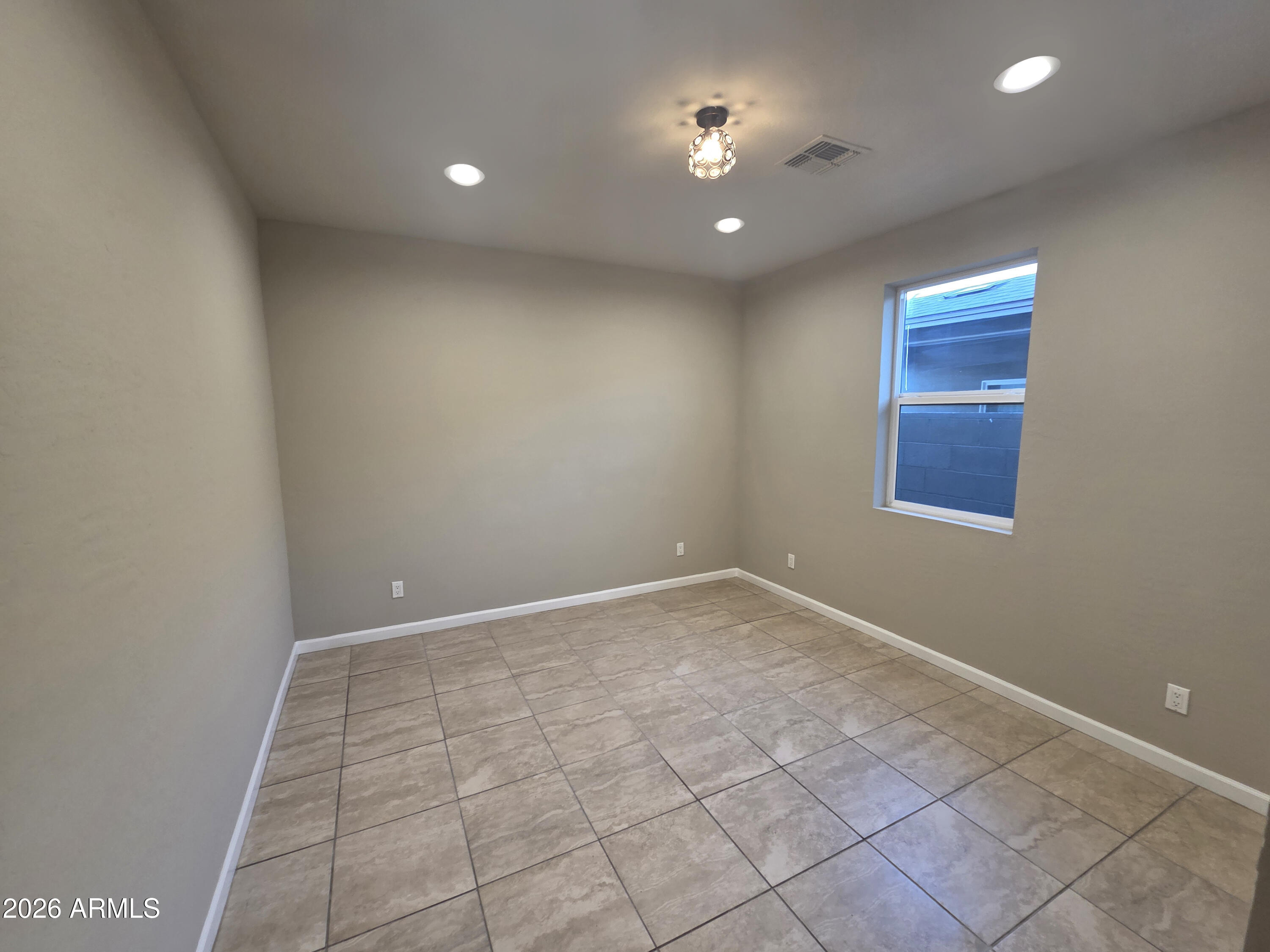 913 East Fremont Road, Unit 3 Phoenix, AZ 85042 - Photo 5 of 17 20260609_062456