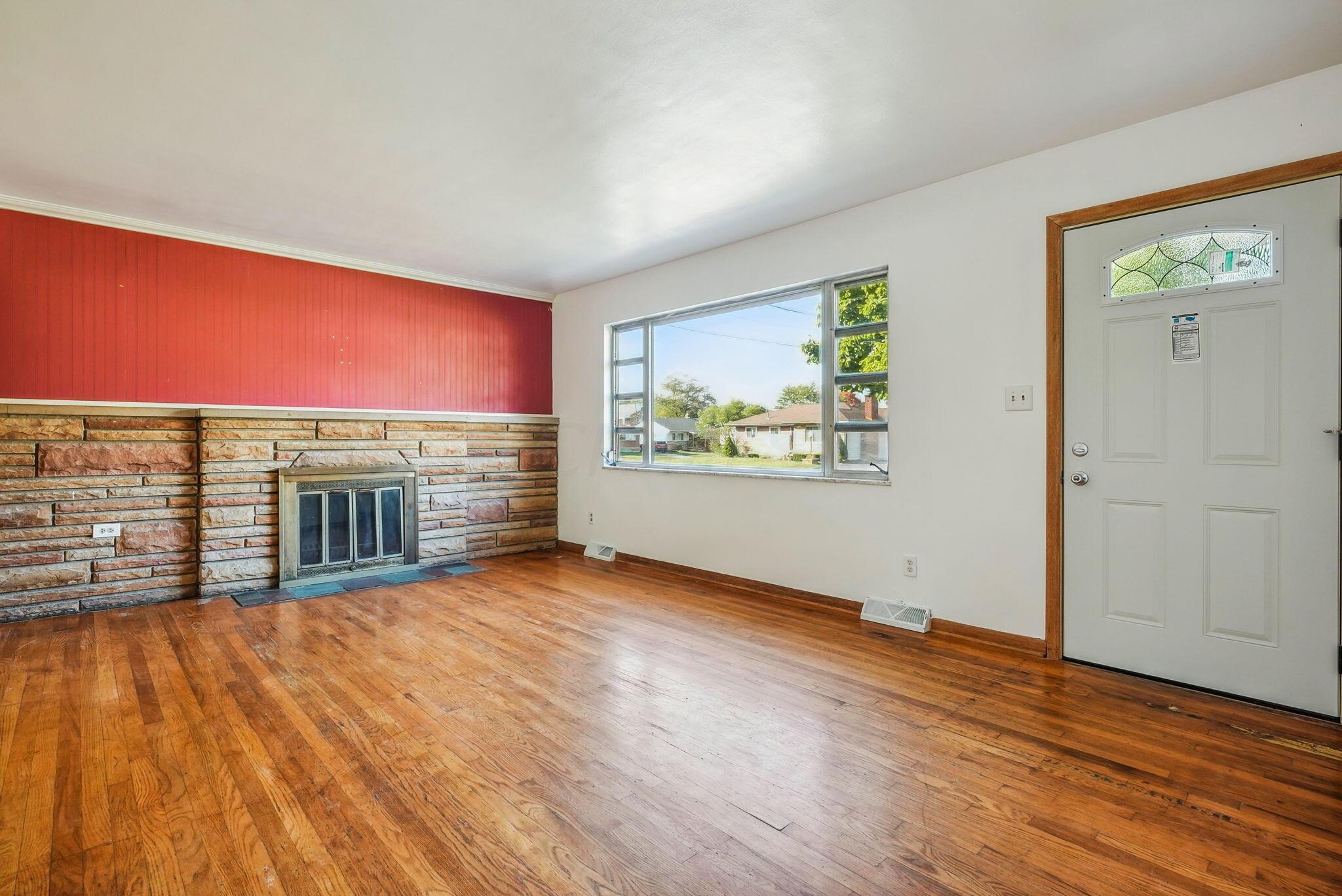 1611 Sale Road Columbus, OH 43224 - Photo 5 of 33 14-web-or-mls-1611-sale-rd