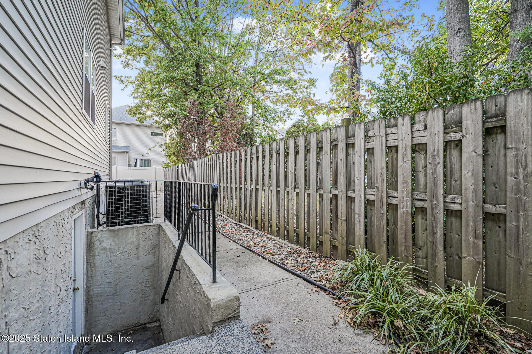 342 Chelsea Street Staten Island, NY 10307 - Photo 32 of 35 a view of outdoor space and deck